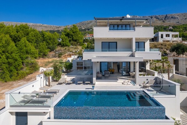 Luxury 5-bedroom villa Princess Korina