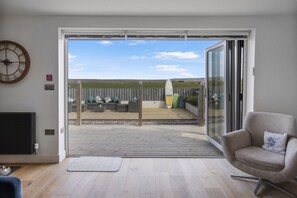 Ridgeview Living Room Garden View