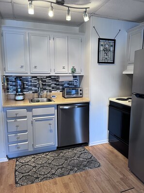 Full kitchen
