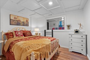 Queen size bed with sleeping nook with twin size bed.