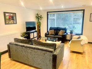 Lounge Area-alternative view