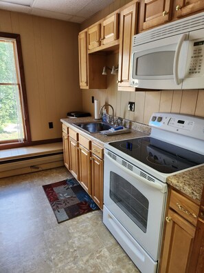 Full kitchen