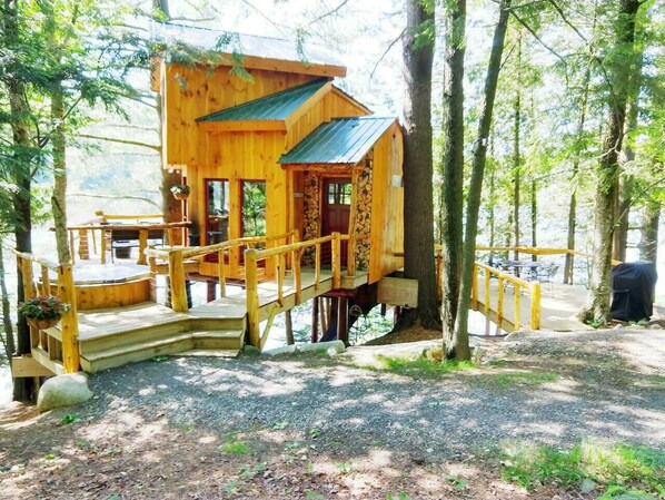 Welcome to Vermont Treehouse on Walker Pond!