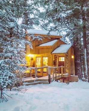 It's winter wonderland at the treehouse! The snow is truly peaceful and beautiful.