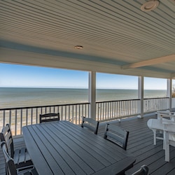 Outdoor dining area - 12 Indian Trail - New England Vacation Rentals