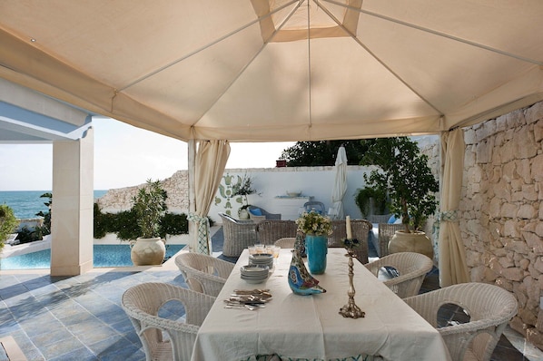Autumn, Balcony / Terrace / Patio, Building Exterior, Outdoor, Pool, Spring, Summer