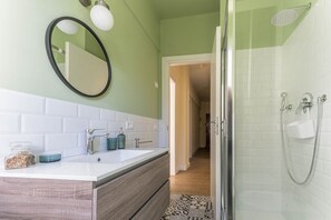 Autumn, Bathroom, Spring, Summer