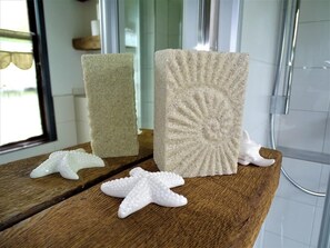 Bathroom amenities