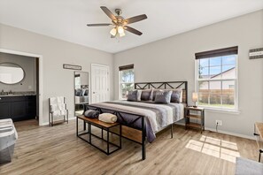 Master Suite I King Bed