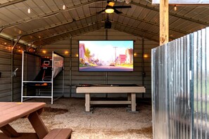 Game Barn, Pool Table, Basketball, Axe Throwing