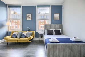 Suite-Deluxe-Ensuite-Street View-6