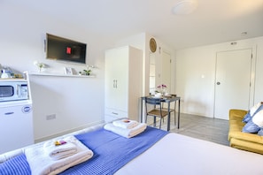 Suite-Deluxe-Ensuite-Garden view-7