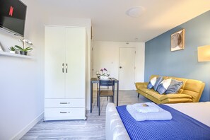 Suite-Deluxe-Ensuite-Garden view-7