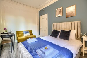 Suite-Deluxe-Shared Bathroom