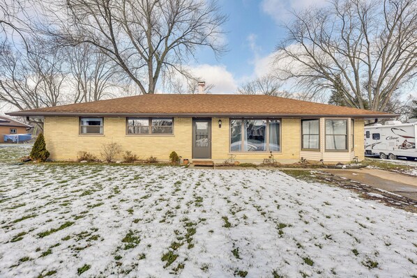Pleasant Prairie Vacation Rental | 3BR | 2BA | 1,900 Sq Ft | 2 Steps Required