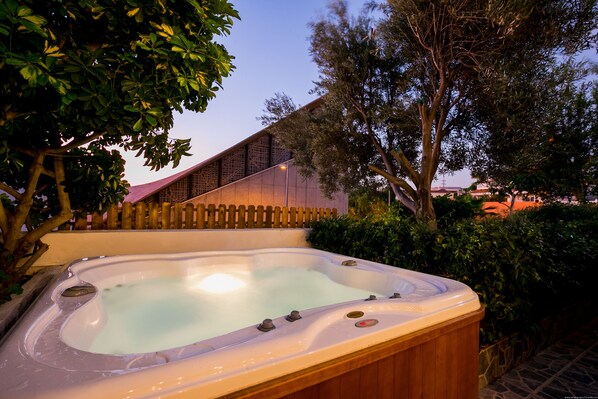 Bain à remous extérieur