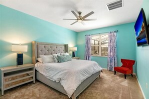 1st Floor Master Suite (King Size Bed)