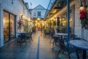 Cosy At The Mews - 2 Bedroom Apartment - Tenby (21469)