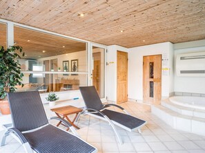 Indoor spa tub