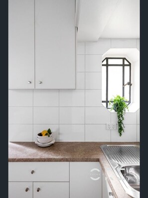 kitchenette
