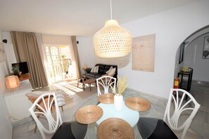 dining and Lounge
