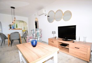 Living room to dining