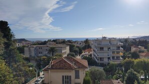 Sea view from the living room dominating  Nice. (Closer than it looks).
