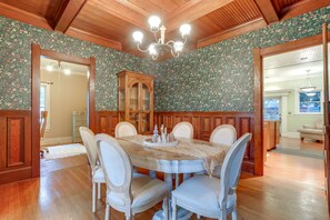 Dining Area | 2 Workstations | Free WiFi | Fireplace