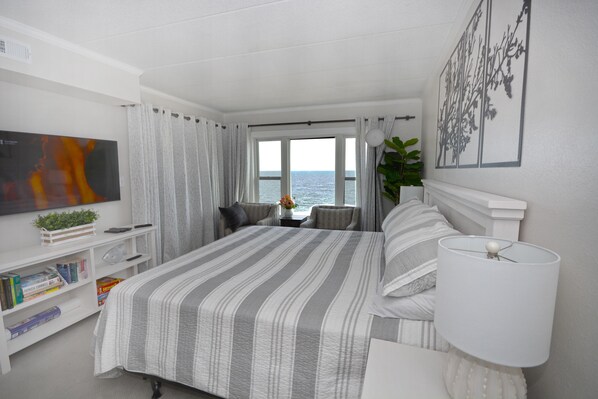 OCEAN-FRONT-KING-BEDROOM