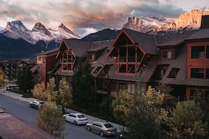 Epic views of the 3 Sisters!