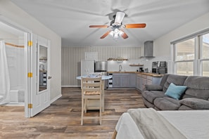 Efficiency meets luxury: Stocked kitchenette, spacious bathroom.