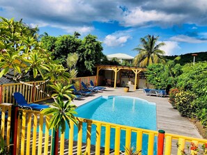 Piscine gite Deshroses