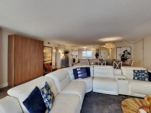 Living Area - Murphy Bed (Queen)