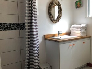 Salle d'eau gîte 6 Deshroses