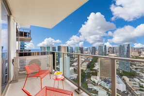 Gorgeous City and Mountain Views from the 38th Floor