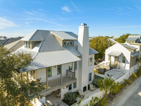 Welcome to 'Magnolia Cottage and Carriage' in Rosemary Beach!