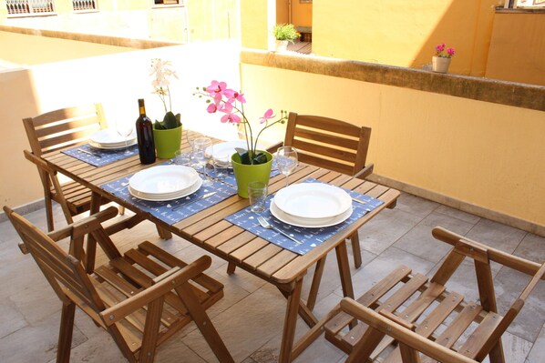 Outdoor dining