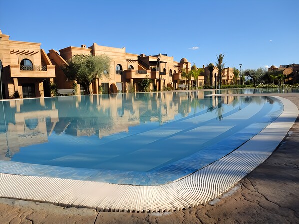 Magnifique vue de la piscine principale