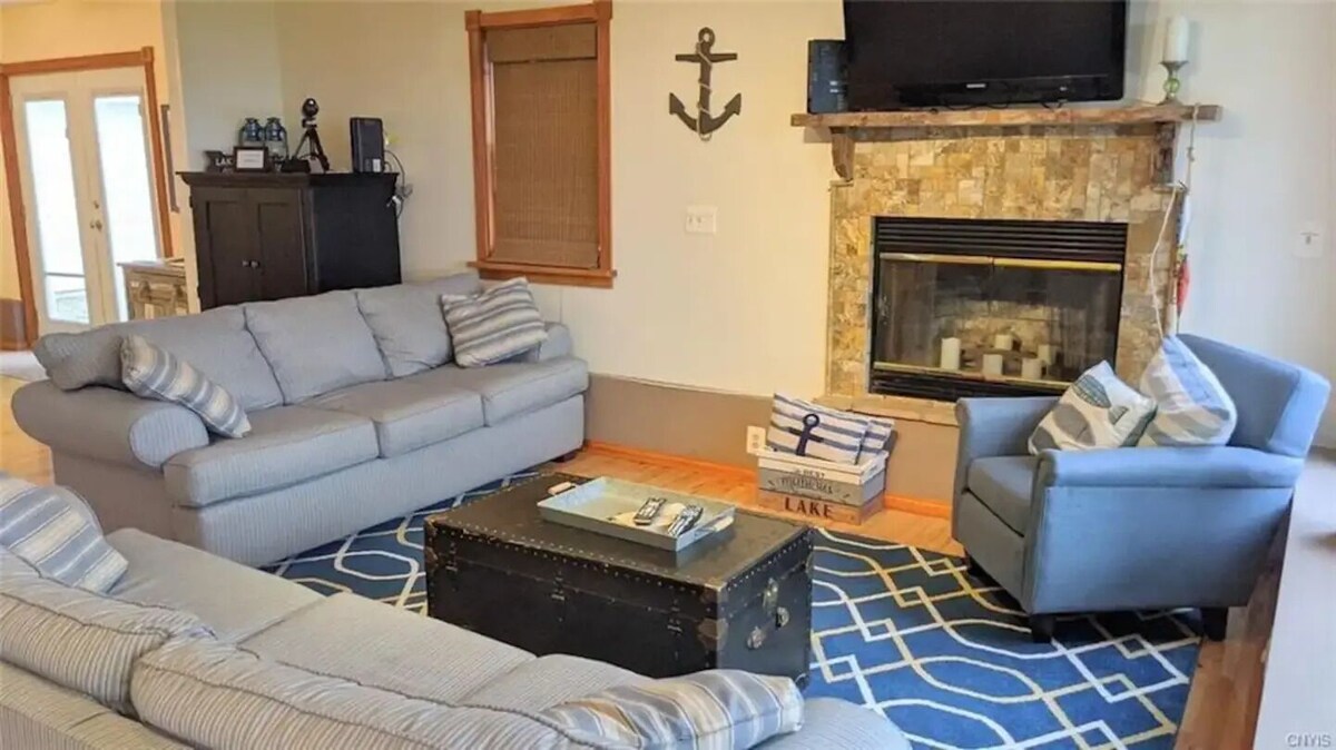 Beautiful Oneida Lake Shore Home and Yard