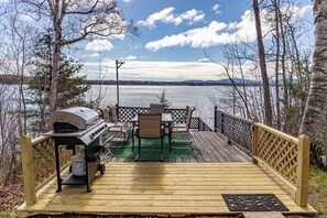 Alfresco dining by the bluff overlooking the bay / cove.