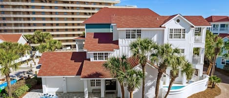 Private beach just steps from the home! Private heated pool and FREE golf cart included! Sleeps 14, 5 bedrooms, 4 bath, and 8 beds.