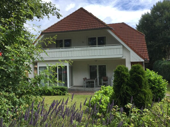 Doppelhaushalte mit Wintergarten und Terrasse