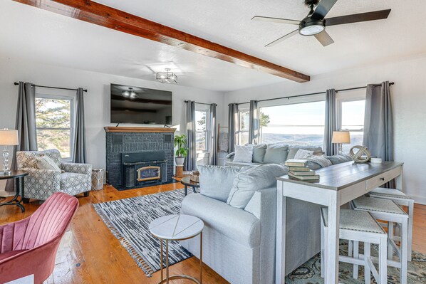 Eureka Springs Vacation Rental | 4BR | 3BA | 2,300 Sq Ft | Access Only By Stairs
