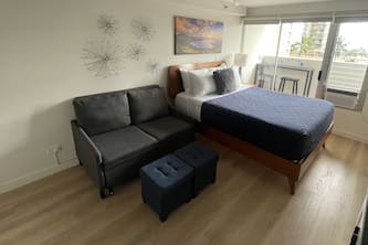 Contemporary Ocean View Suite - In the Heart of Waikiki