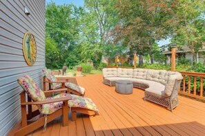 Deck | Fire Pit & Charcoal Grill (Bring Your Own Wood & Charcoal)