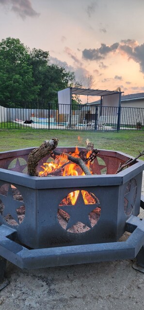 Firepit, Pool, Grills, Games & More