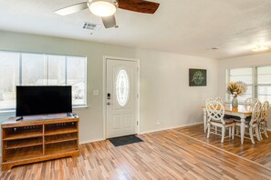 Living Room | Smart TV