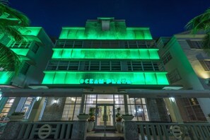 sb-hi-res-exterior-night-ocean-plaza.jpg