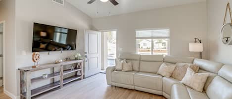 Bakersfield Vacation Rental | 2BR | 2BA | 850 Sq Ft | Step-Free Entry via Ramp