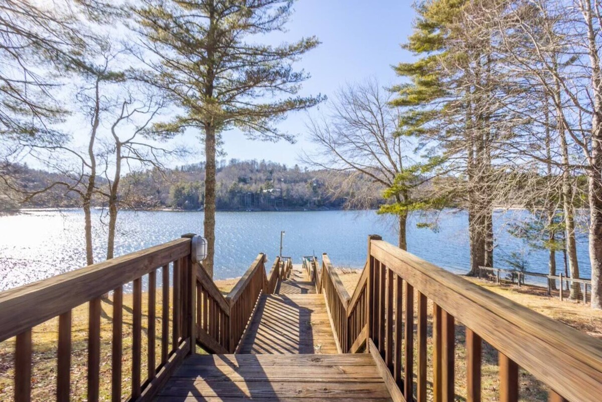 Lakefront Mountain Cabin on Lake Glenville, NC